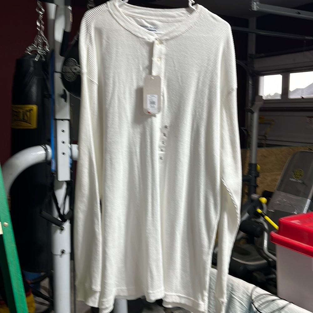 New with tags Henley shirt seems xtra long